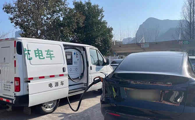 利辛汽车搭电